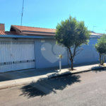 Casa Térrea com 3 dormitórios, sendo 1 suíte.