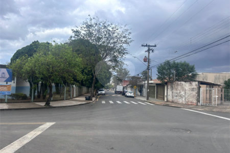 Terreno já cimentado a venda no Jockey Club
