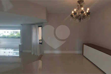 Apartamento à venda no Campo Belo de 245m² com 3 suítes e 3 vagas