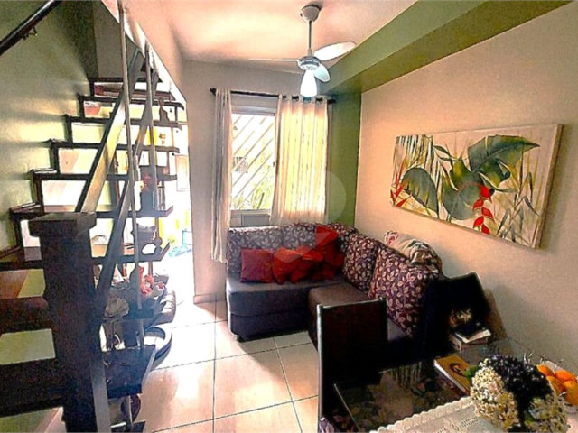 Casa à venda com 2 quartos no condomínio Jardim Vivian, São Paulo - SP