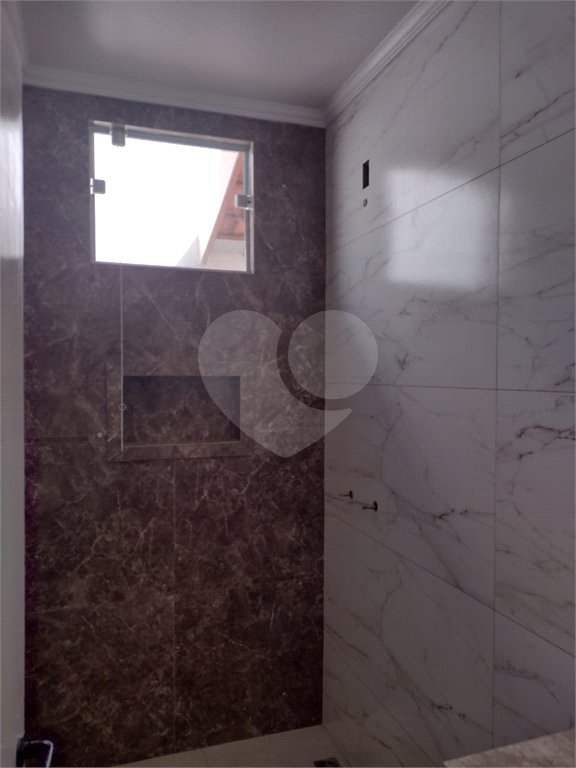 Casa Térrea com 3 dormitórios, sendo 1 suíte.