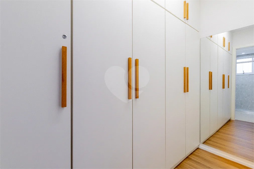 **Apartamento reformado em Higienópolis | 75 m² | 2 dormitórios | 2 banheiros | 1 vaga**
