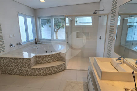 Casa à venda com 7 quartos, sendo 5 suítes, em Residencial Jardim Primavera, Louveira, SP