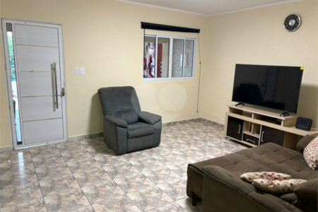 Oportunidade Casa Terrea e Ampla com 173 m² e Quintal e Área Gourmet JARDIM ARICANDUVA