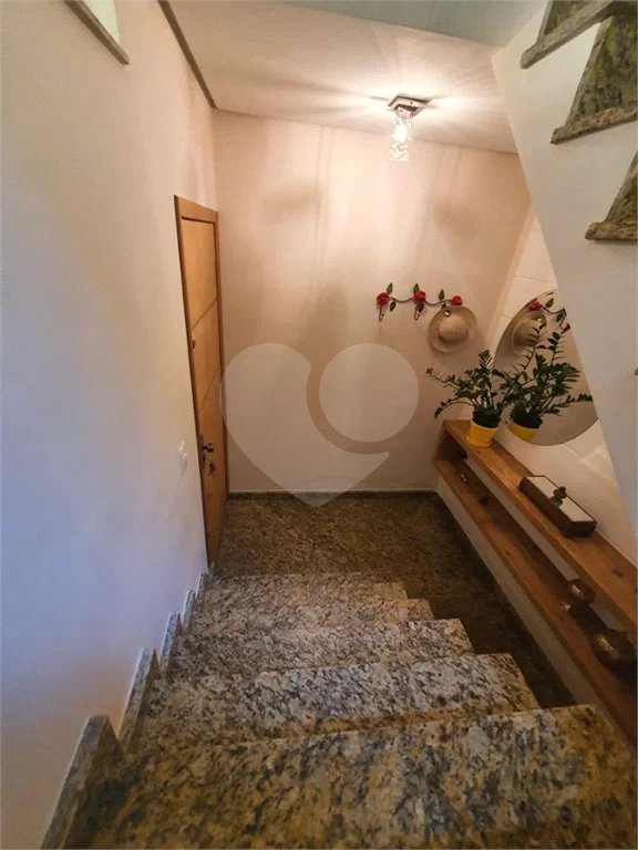 Sobrado com 180m² , 3 dormitórios , sendo 3 suítes , 3 vagas de garagem , churrasqueira e Jardim de inverno , à venda na Vila Scarpelli , Santo André.