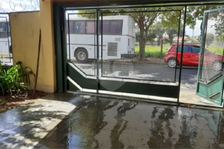 Casa Térrea com 2 dormitórios.