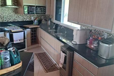 Casa Ampla com 5 Dormitórios, Piscina e Lazer Completo em Terreno de 1.260 m²