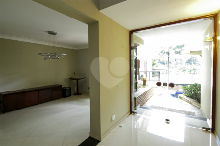 Casa com 4 quartos e ótimo espaço em local nobre no Alto da Boa Vista