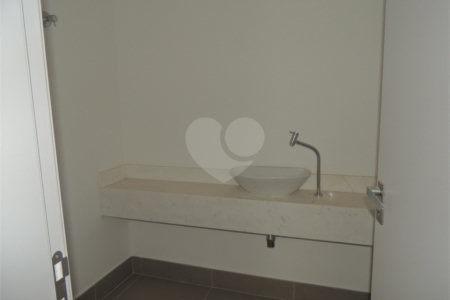 Casa à venda com 3 suítes no condomínio Jardim Flora, São Paulo - SP