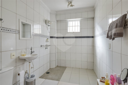 Casa à venda com 5 quartos, sendo 3 suítes, no condomínio Triplex, São Paulo - SP