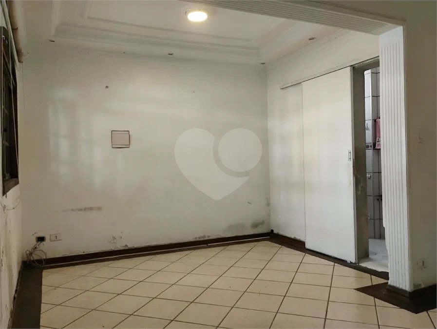 Vende-se sobrado de 3 andares na Vila Santa Catarina