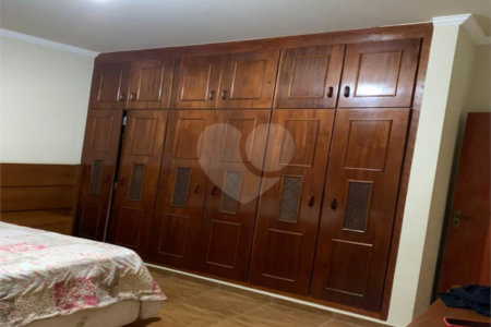 Casa à venda com 4 quartos, sendo 1 suíte, em Jardim Cruzeiro do Sul, São Carlos, SP