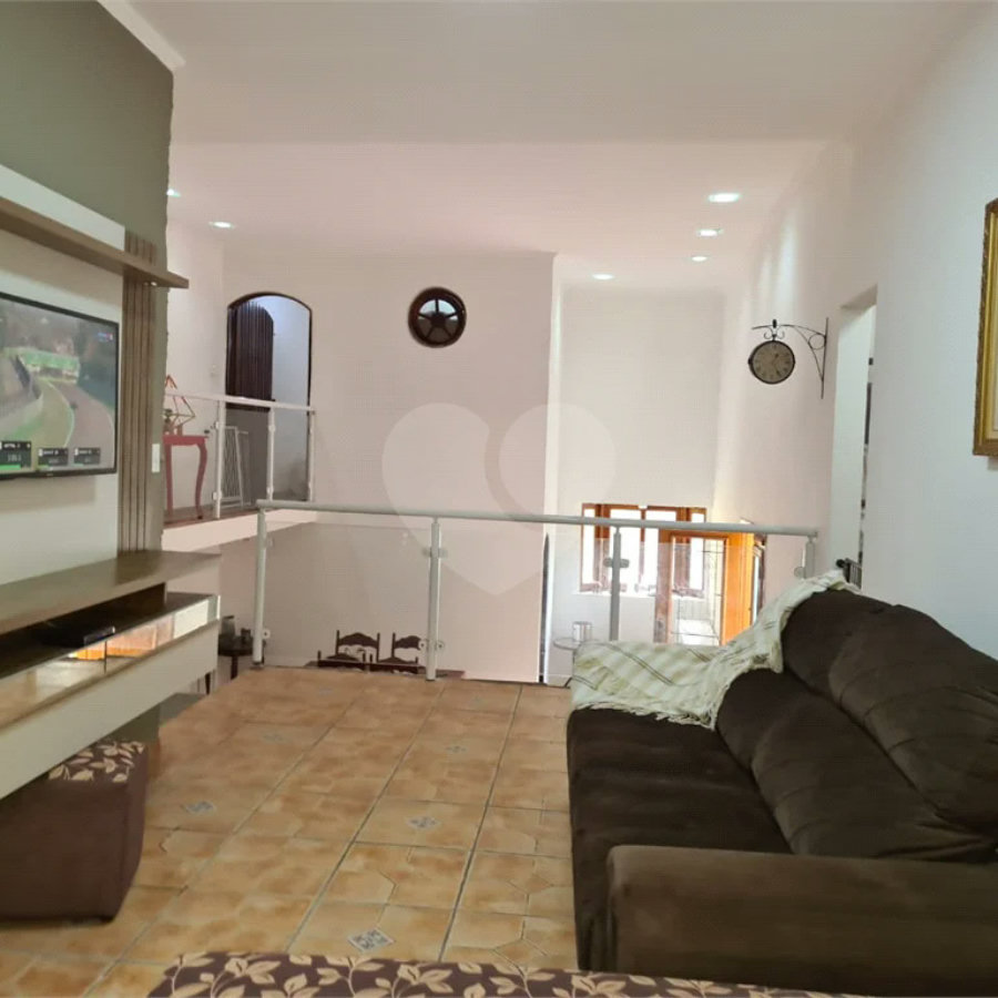 Casa à venda na Vila Esperança com 230m² 3 dormitórios 1 suíte 3 banheiros 3 vagas