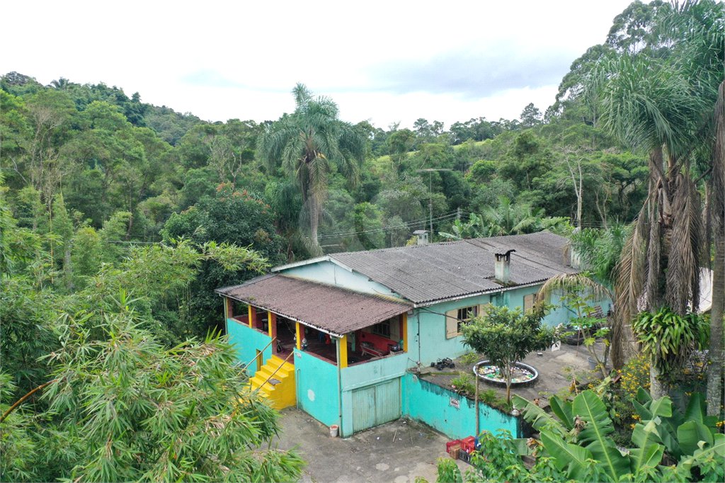 Tapiraí Sp - Sítio Santa Clara - Area de 12,1 ha - composto por casa principal, galpões poço artesiano, ótima área para plantios. Fica localizado a aproximadam. 1 quilômetro da prefeitura. Area preservação permanente- 4,6 ha - Area aproveitável - 4,6 ha - area utilizada rural - 2,5 ha -R$ 750.000,00