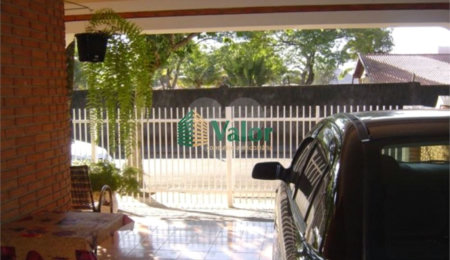 Casa à venda com 3 quartos, sendo 1 suíte, no Centro, Descalvado, SP