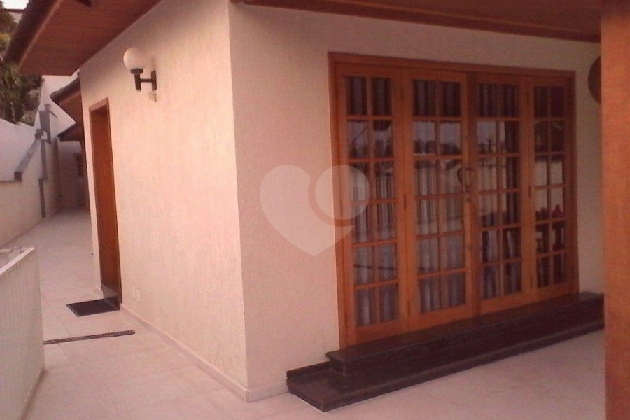 CASA TÉRREA ASSOBRADADA A VENDA NO TREMEMBÉ - 4 DORMS (2 SUÍTES), CHURRASQUEIRA E 4 VAGAS DE GARAGEM