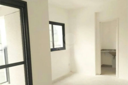 Sala Comercial à Venda 31 m2 Região Saúde Chácara Inglesa