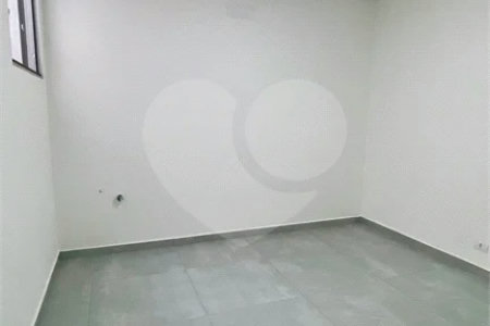 Sobrado com 3 andares, 350 m², 6 quartos, 2 suítes e 5 vagas para locação no Jardim Anália Franco!