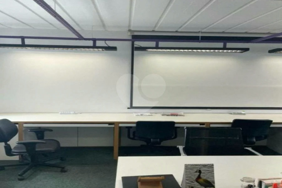 Sala comercial na Berrini, venha conhecer.