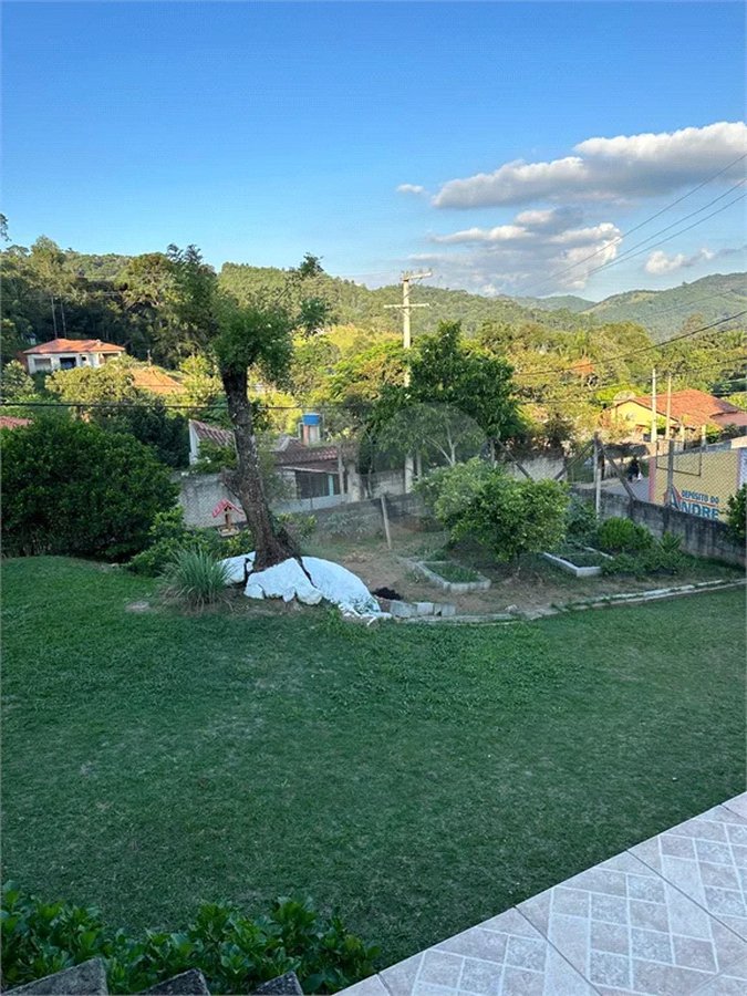 Sítio encantador em Nazaré Paulista – 1.000 m² de terreno, piscina e varanda gourmet