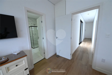 Indaiatuba - SP - Condomínio Helvetia Park - 490 m² Terreno - Sobrado com 307 m² de Área Construída - Escritório com móveis planejados - Sala de estar e jantar ampla e integradas - Cozinha planejada completa, com eletrodomésticos (cooktop, forno, coifa, geladeira, microondas) - Lavanderia