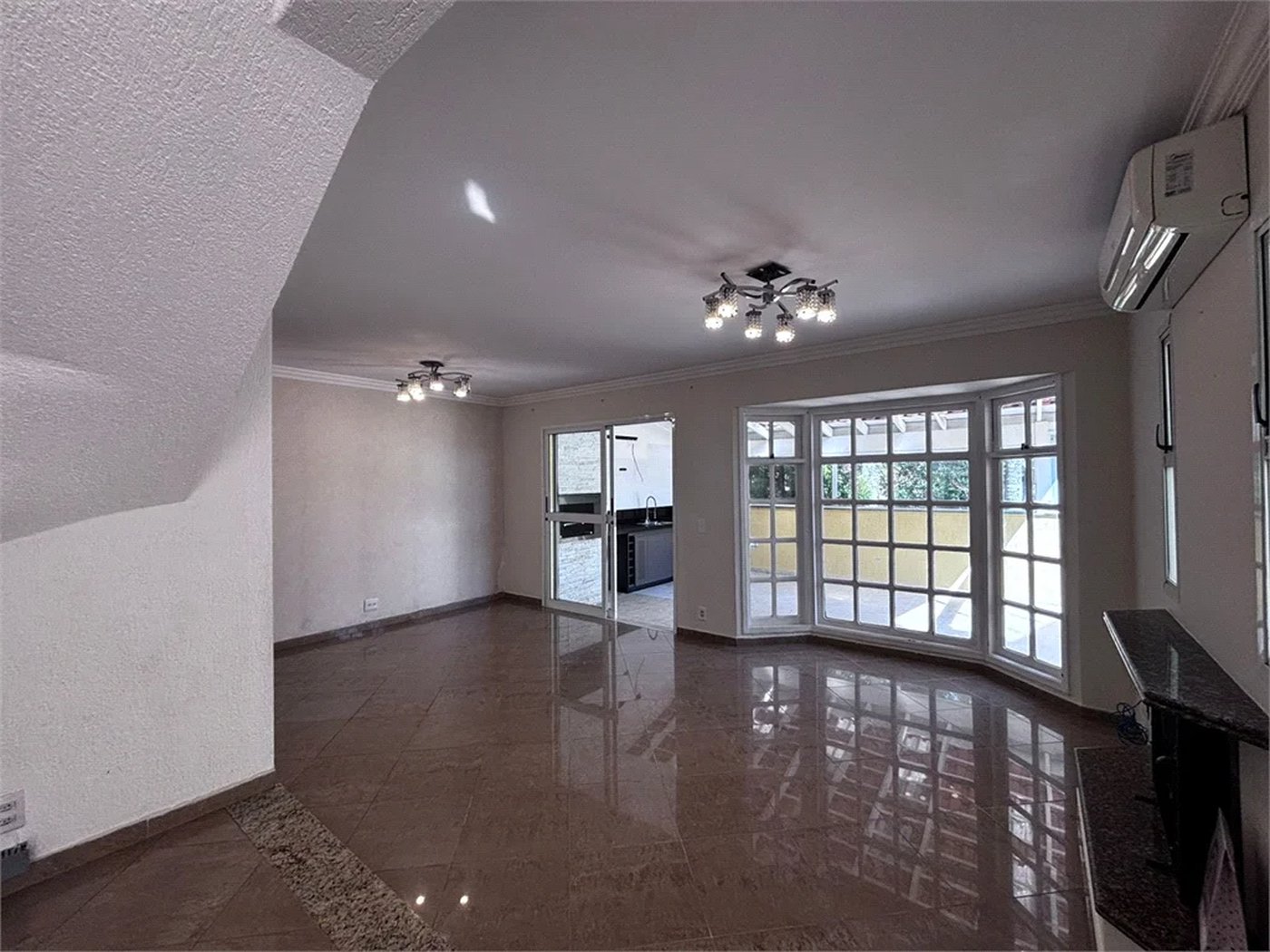 Casa à venda com 3 quartos, sendo 1 suíte,  no condomínio Villagio da Granja, Cotia - SP