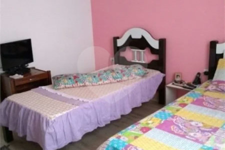 Sobrado com 246m², 3 quartos, sendo 1 suíte, 7 vagas de garagem, à venda no Jd das Maravilhas, em Santo André