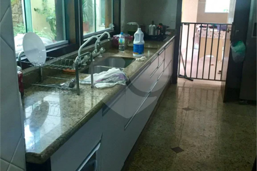 Sobrado próximo ao Metrô Parada Inglesa com piscina