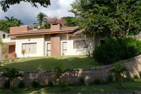 Casa à venda com 3 quartos, sendo 1 suíte,  no condomínio Estância Marambaia, Vinhedo - SP