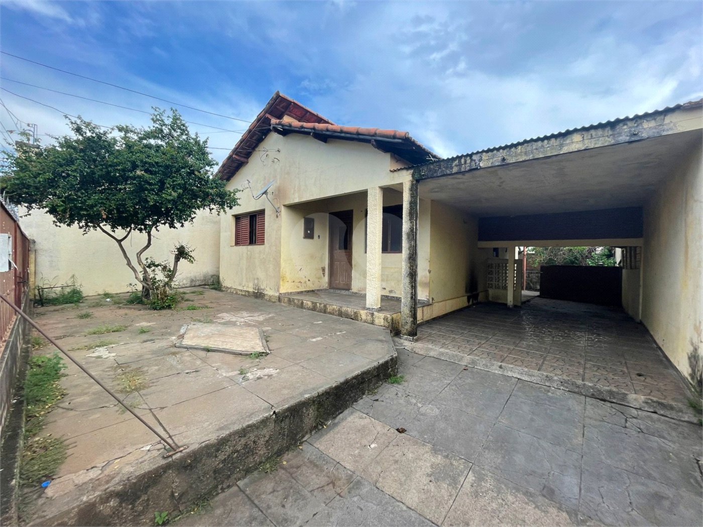 Terreno com benfeitoria na Vila Costa do Sol
