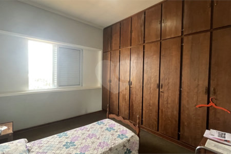 Casa Térrea com 3 dormitórios no Centro de Atibaia