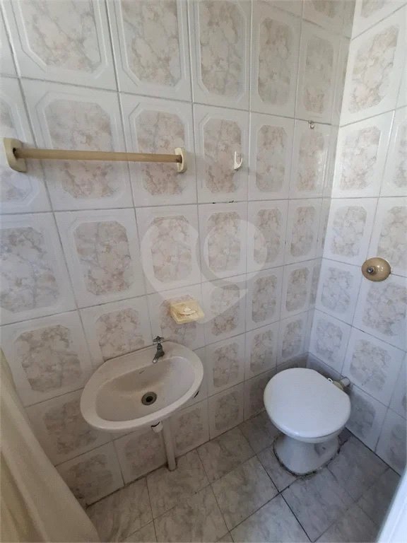 Ó TIMO CASA COM 3 QUARTOS E TERRAÇO EM CONTOMINIO FECHADO