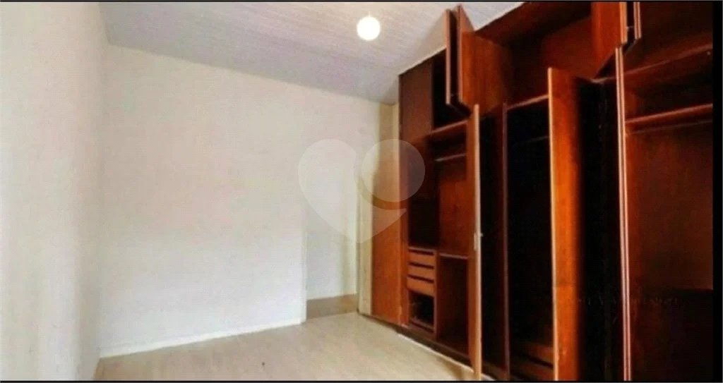 Sobrado à venda na Mooca de 212m² com 2 dormitórios, 1 suíte e 2 vagas.