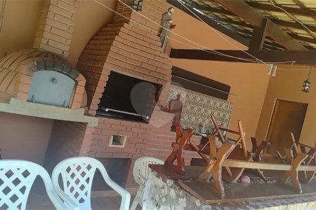 Casa à venda com 3 quartos, sendo 2 suítes, no condomínio Cafezal VI, Itupeva - SP