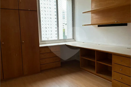 Amplo e Clássico: Apartamento de 90 m² em Higienópolis!