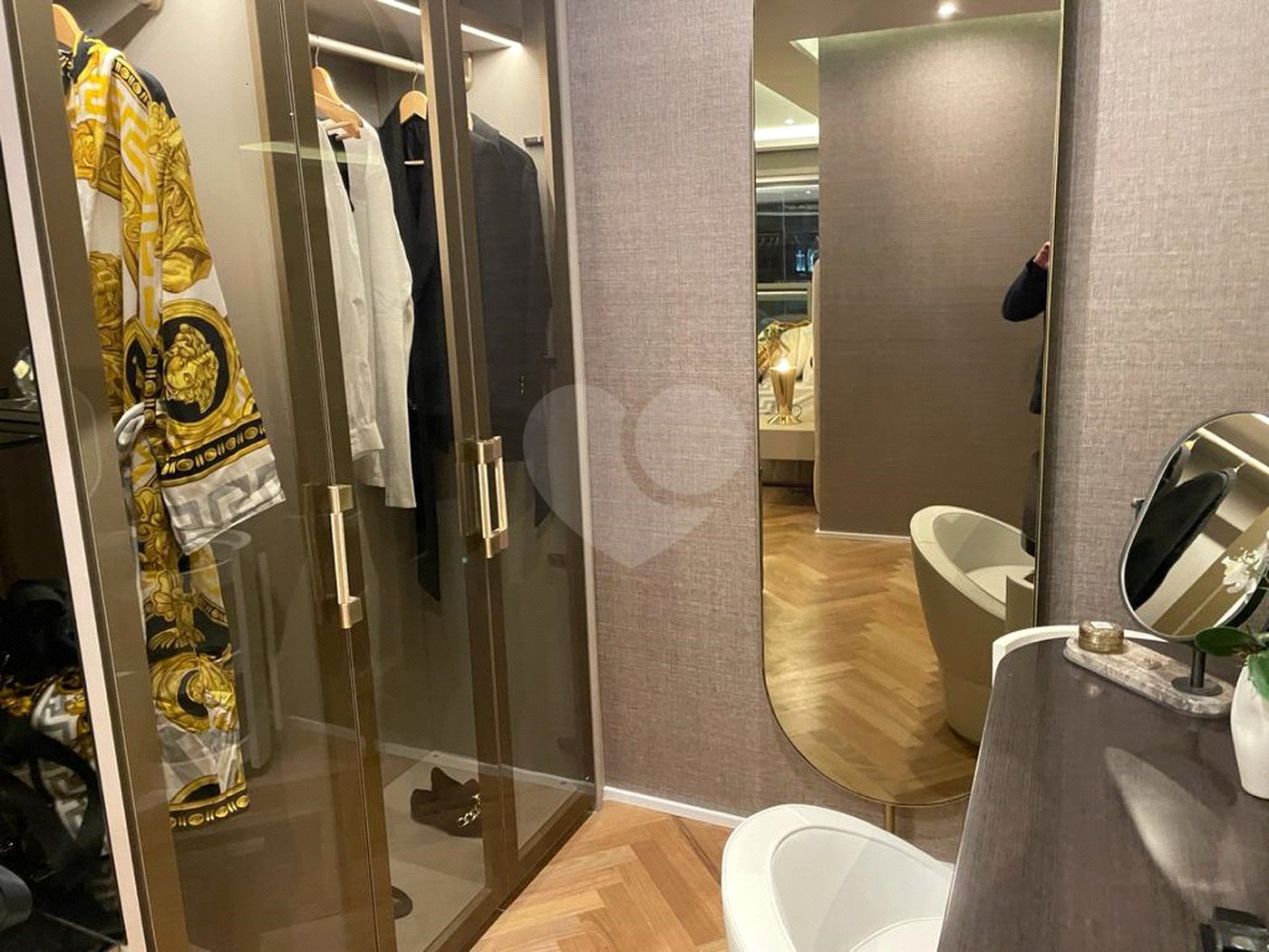 Cobertura de Luxo com 290m² no Villa Versace Moema: A Elegância Italiana no Coração de São Paulo