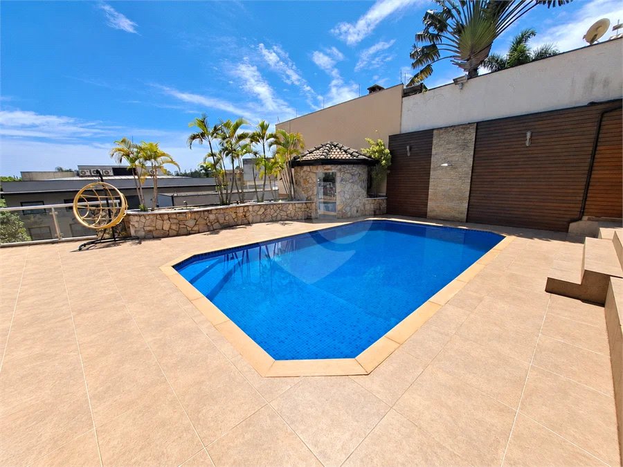 Casa à venda no Condomínio Estância Marambaia, Vinhedo | 3 suítes, piscina e terreno de 810 m²