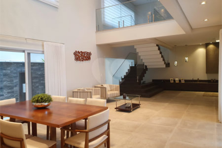 CASA A VENDA NO URBANOVA, CONDOMINIO JAGUARY, 4 DORMITORIOS, 4 SUITES, 5 VAGAS, PISCINA, SJC