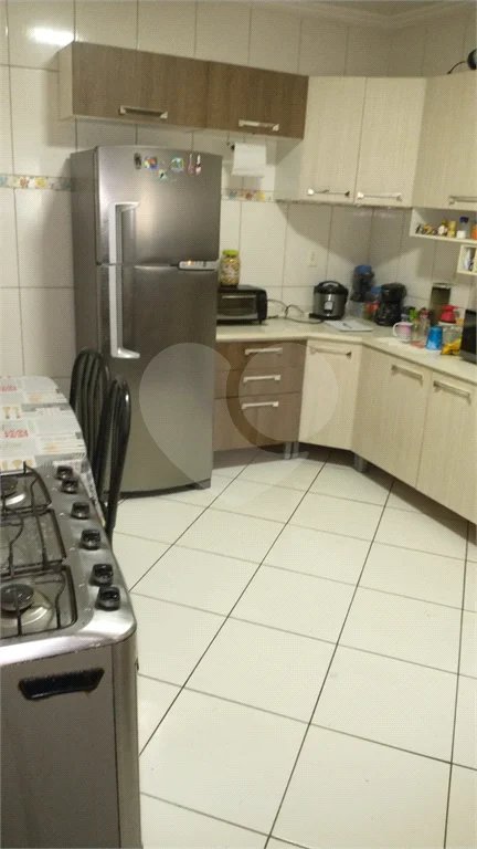 Sobrado com 101m², 2 dormitórios, sendo 2 suítes, 2 vagas, à venda na Vila Ema.