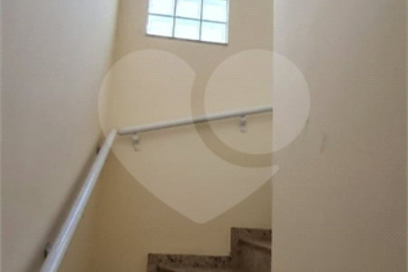 Sobrado a venda no Ipiranga de 220m² com 4 suítes e 2 vagas.Estuda permuta.