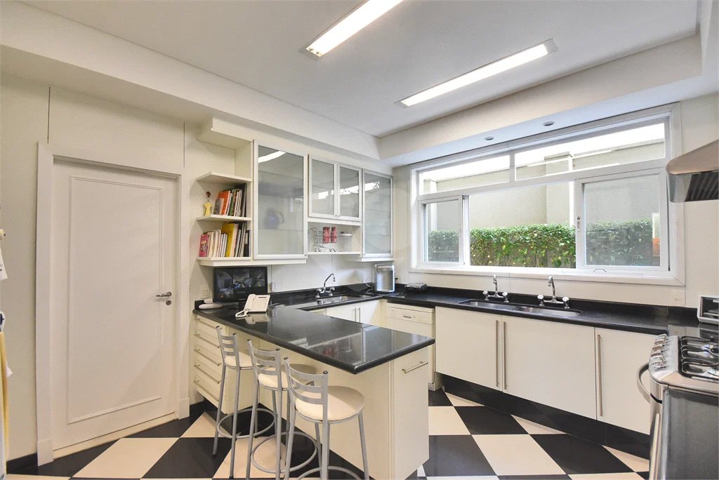 Casa impecável em terreno de 546m2