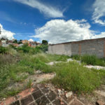 Terreno residencial com vocação comercial à venda no bairro Jaraguá. - 300 m² - 10x30 + acesso a área verde (50 m²)