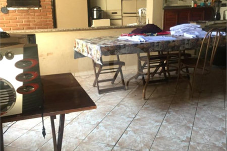 Casa térrea no Jardim Bandeirantes.