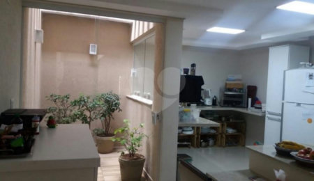 Sobrado à venda com 4 quartos, sendo 3 suítes,  em Cambuci, São Paulo, SP
