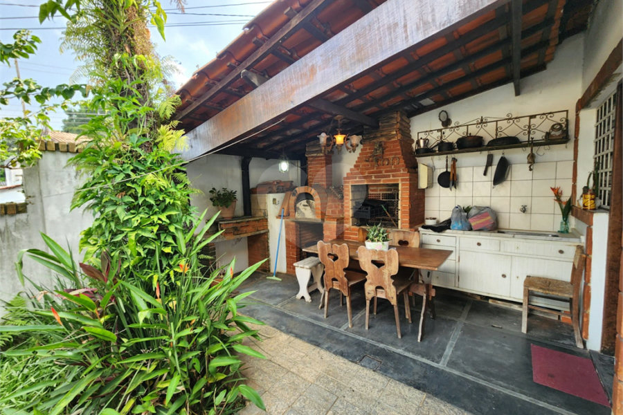 Casa térrea no Jardim Virgínia Bianca Zona Norte 2 dormitórios, sendo 1 suíte com closet.