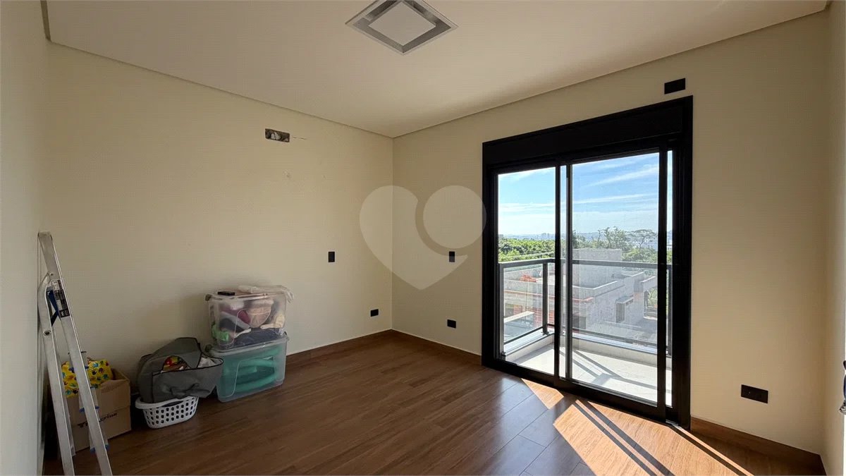 Casa de alto padrão com 3 suítes no Condomínio Damha 2,