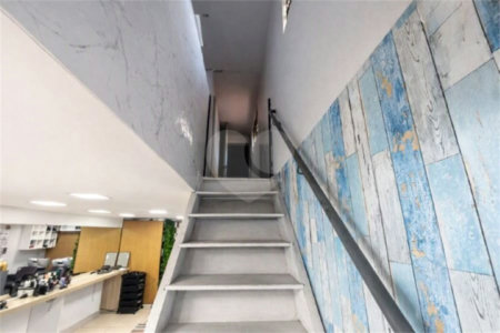 Prédio com Renda no Jabaquara - 773 m2 sendo 13 Studios, Salão Comercial e 22 vagas de garagem!