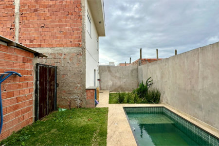 Sobrado a venda com 3 dormitorios sendo 1 suite com closet e varanda no bairro Arcoville