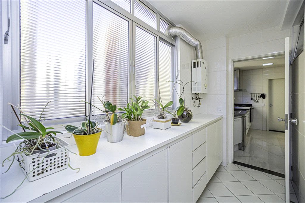 Apartamento á venda em Higienópolis com 212m² 3 dormitórios 1 suíte 2 vagas