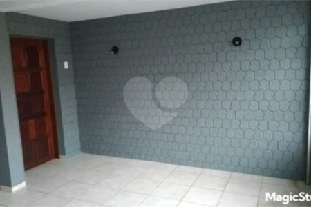 4 casas independentes em terreno de 245m² , à venda no Jardim Soares em Guainazes.